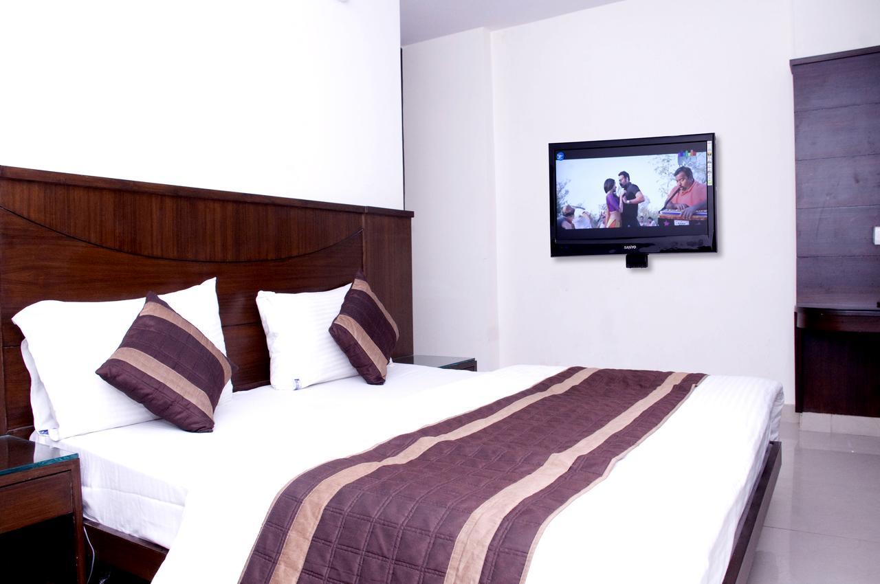 Hotel Usa New Delhi Extérieur photo