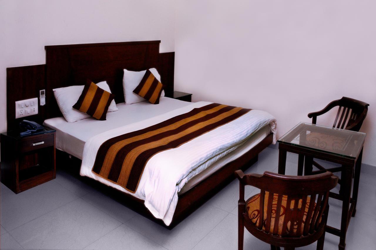 Hotel Usa New Delhi Extérieur photo