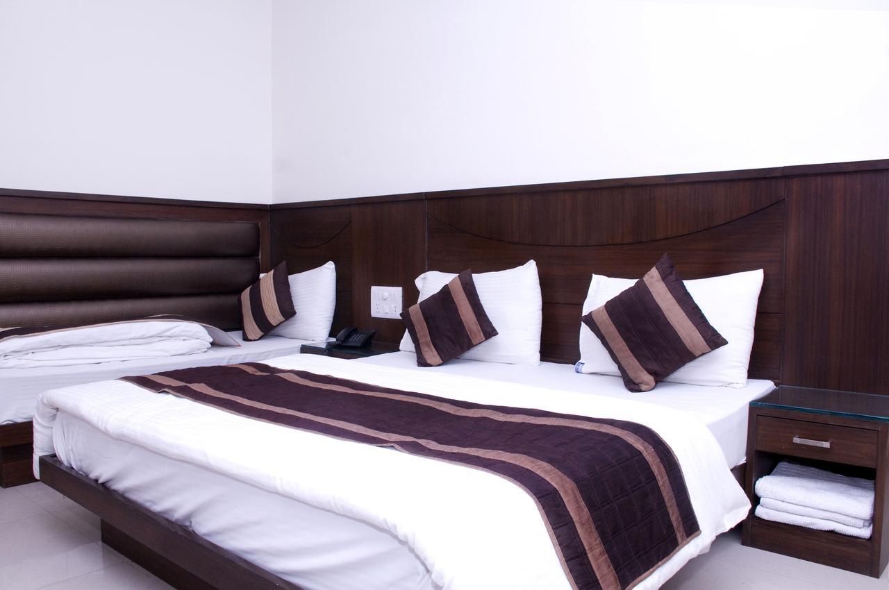 Hotel Usa New Delhi Extérieur photo